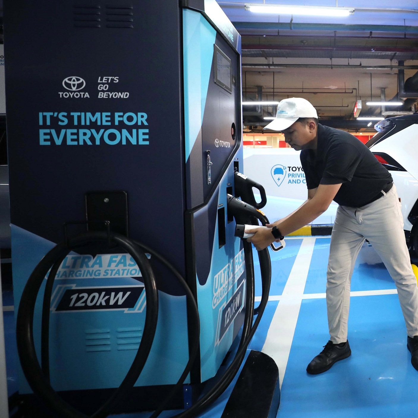 Ada Parkir Gratis di 3 Mal Premium di Jakarta, Toyota xEV Ecosystem Berikan Solusi Mobilitas yang Lengkap dan Terpercaya Bagi Pelanggan Mobil Hybrid Toyota