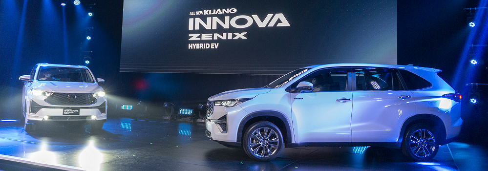 Bukti Komitmen Toyota dalam Menghadirkan Mobility for All, Menutup Tahun 2023 Lewat Raihan All-New Kijang Innova Zenix sebagai Car of The Year GridOto Award 2023