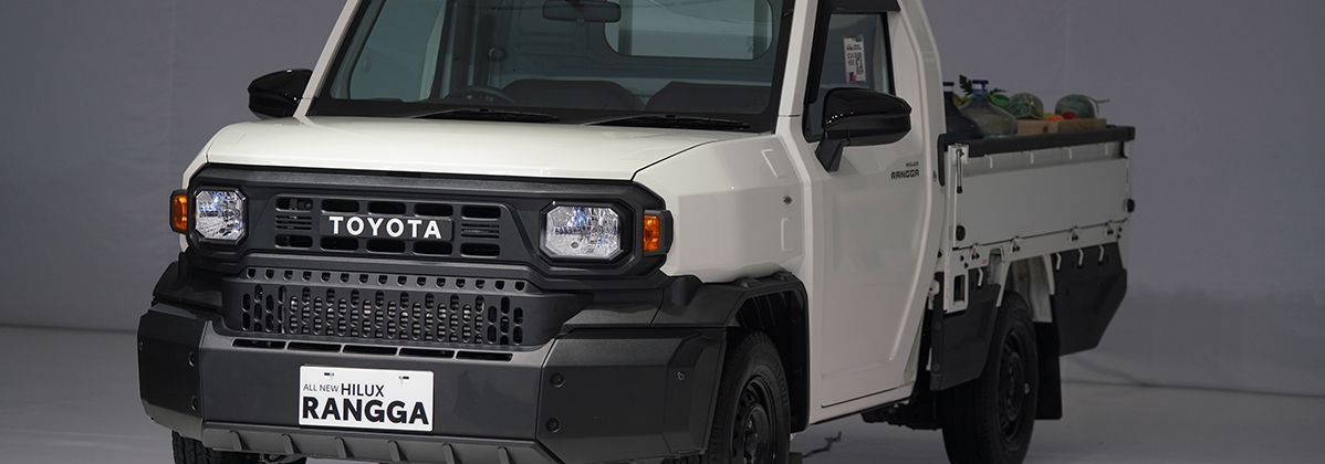 Bisa Bawa 56 Galon Air Mineral, Daya Angkut Bak All-New Hilux Rangga Bikin Pengusaha ‘Full Senyum’