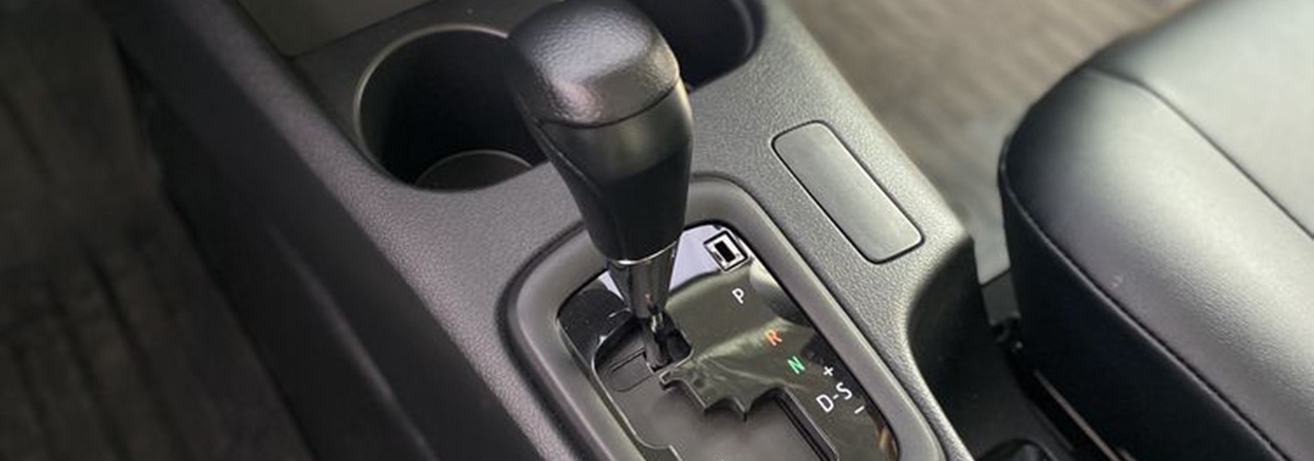 Tips Mengemudi Toyota Hilux Rangga Matik, Dukung Produktivitas Usaha dengan Cara yang Lebih Nyaman dan Aman, Tetap Sanggup Bawa Banyak Barang