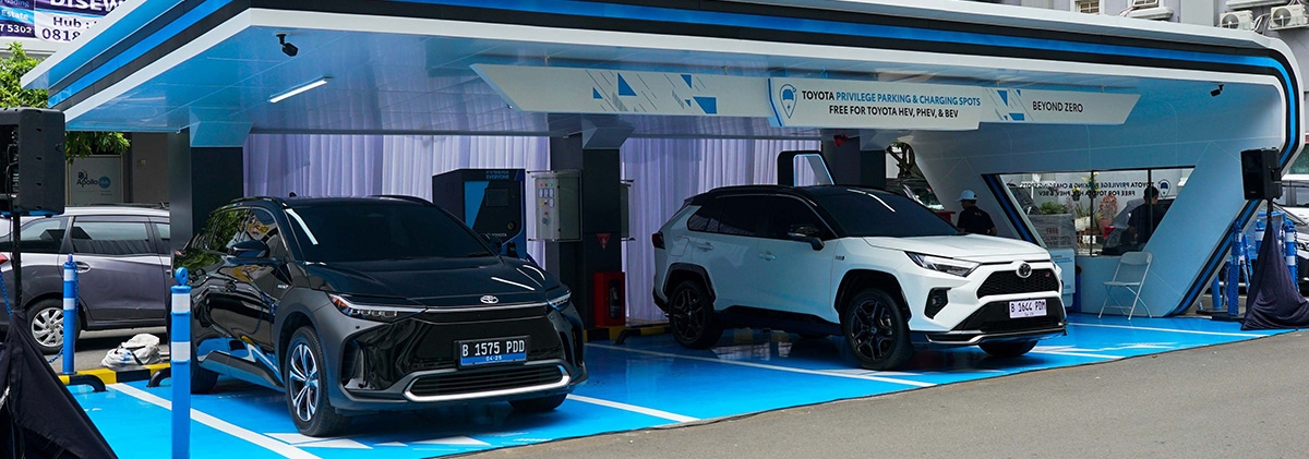 Tips Mengemudi Aman di Gedung Parkir Bertingkat, Kendaraan Elektrifikasi Toyota Mendapatkan Kemudahan di Beberapa Mal Bergengsi