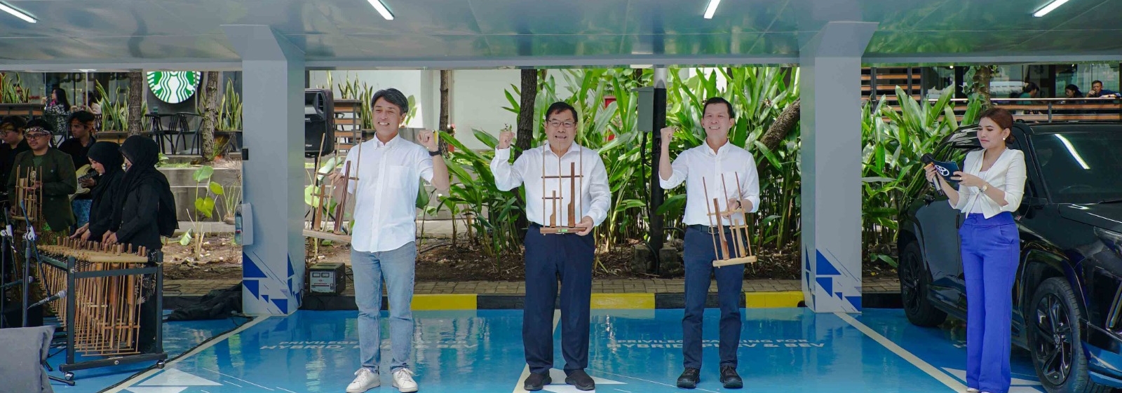 Fasilitas Toyota Privilege Parking  & Charging  Hadir di Kawasan Hypersquare Paskal, Bandung, Jawa Barat, Komitmen Toyota Memperluas Dukungan kepada Mobilitas Kendaraan Elektrifikasi 