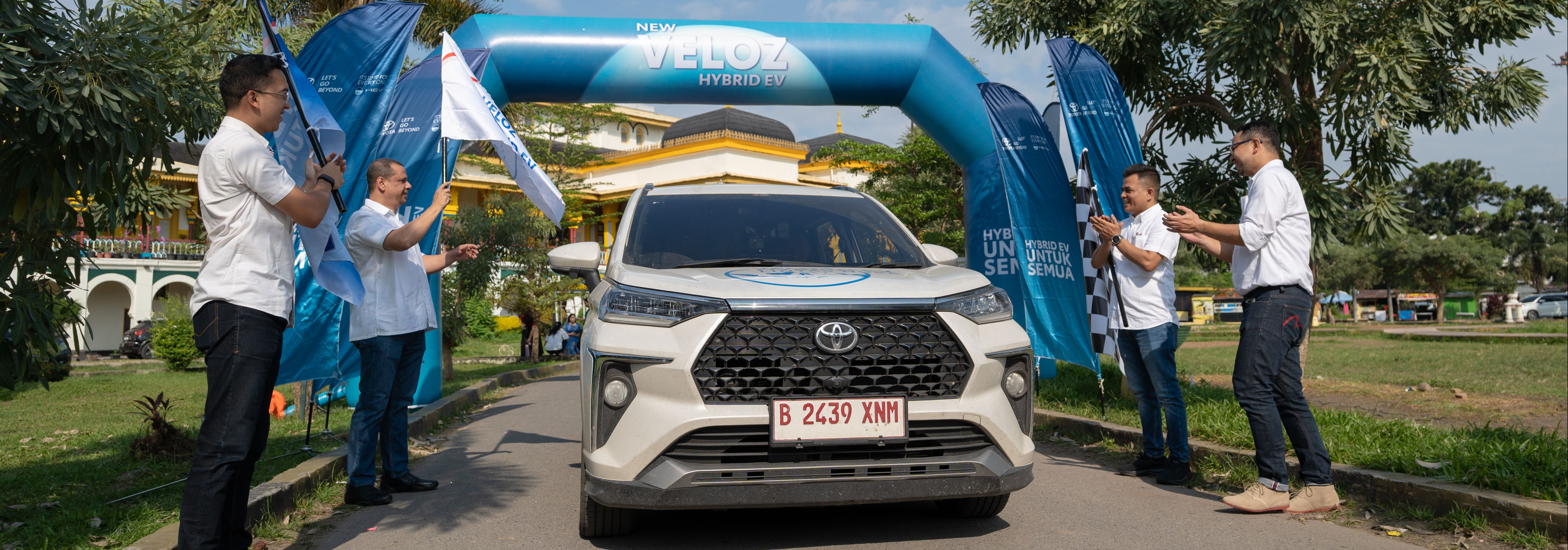 New Veloz Hybrid EV Tuntaskan Ekspedisi Lintas Nusa di Medan, Sumatra Utara Setelah Sukses Menempuh Jarak Lebih Dari 7.000 Kilometer
