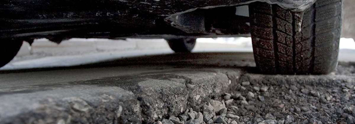 Jalan Berlubang Muncul, Jangan Pindah Lajur atau Rem Mendadak, Jalani Langkah Berikut Ini Supaya Tidak Memicu Kecelakaan dan Merusak Mobil