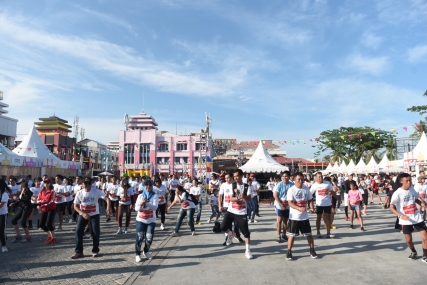 Festival Avanza-Veloz Sebangsa Ajak Ratusan Keluarga Manado Menikmati Akhir Pekan Dengan Gaya Hidup Sehat