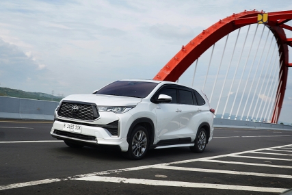 Beda Mobil Listrik dan Mobil Hybrid yang Masih Pakai Mesin Bensin, Hybrid EV Paling Relevan dan Siap Pakai Karena Tidak Mengubah Apapun dan Bebas Range Anxiety
