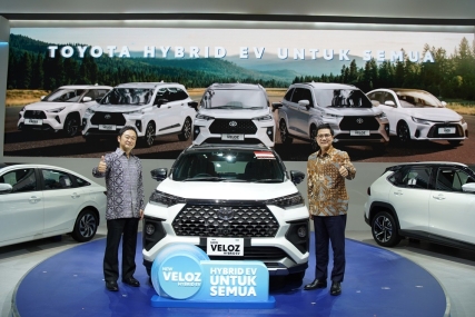 55 Tahun Toyota Ada untuk Indonesia: Toyota Luncurkan Berbagai Lini Hybrid EV Terbaru yang Semakin Terjangkau di IIMS 2026