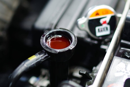 Waspada Tanda-tanda Radiator Mobil Rusak yang Bisa Bikin Mesin Overheat