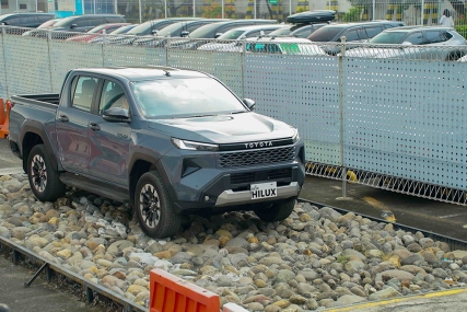 New Hilux 2.8 Diesel 4x4: Punya 3 Pilihan Tipe D-Cab dan 1 Tipe S-Cab yang Semakin Powerful dan Sesuai Kebutuhan Pelanggan