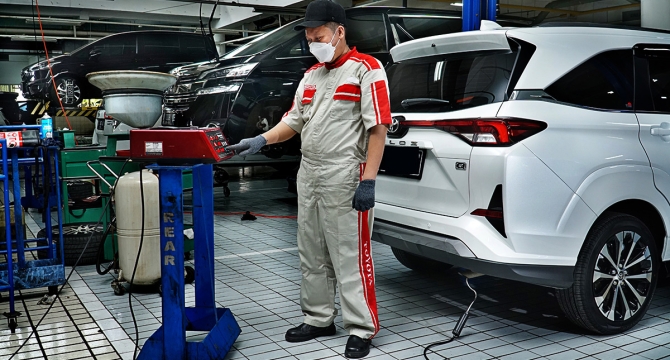 Gratis Saat Servis Berkala, Uji Emisi Memastikan Kondisi Mesin Hybrid Toyota Tetap Prima dan Rendah Emisi