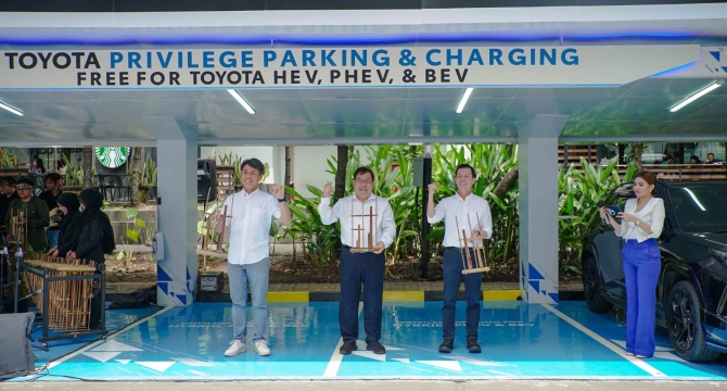 Fasilitas Toyota Privilege Parking  & Charging  Hadir di Kawasan Hypersquare Paskal, Bandung, Jawa Barat, Komitmen Toyota Memperluas Dukungan kepada Mobilitas Kendaraan Elektrifikasi 