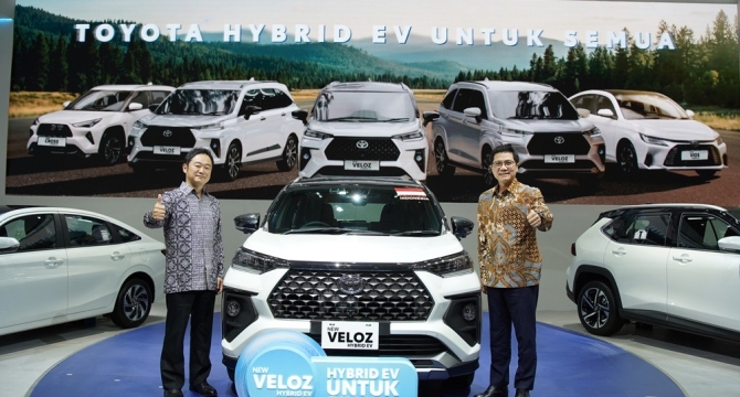 55 Tahun Toyota Ada untuk Indonesia: Toyota Luncurkan Berbagai Lini Hybrid EV Terbaru yang Semakin Terjangkau di IIMS 2026