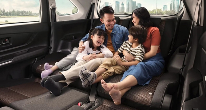 Manfaatkan Fitur Long Sofa Mode New Veloz Hybrid EV Saat Istirahat di Rest Area, Mudah Diatur Sesuai Kebutuhan