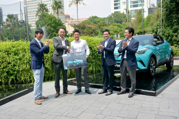 Dorong Pasar Kendaraan Elektrifikasi Toyota Pasarkan C-HR Hybrid Electrified Vehicle