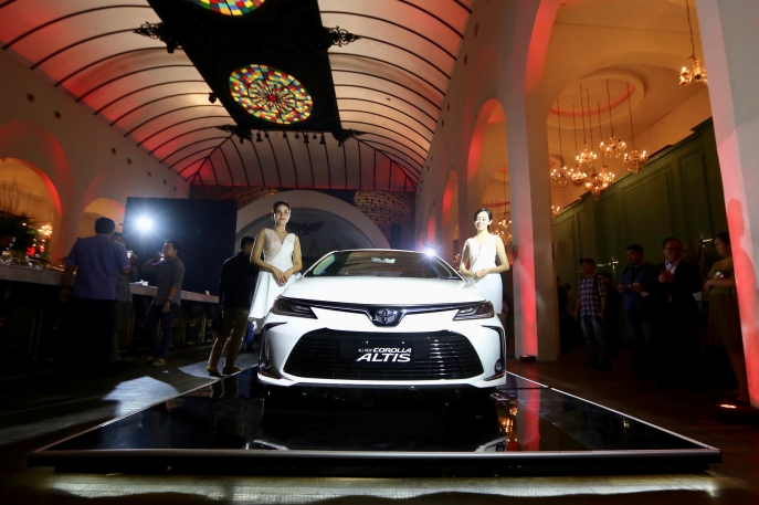 All New Corolla Altis Tampil Lebih Prestisius Makin Lengkapi Pasar Sedan  Kehadiran Varian HEV Wujud Komitmen Kuat Toyota Dukung Program Kendaraan Elektrifikasi
