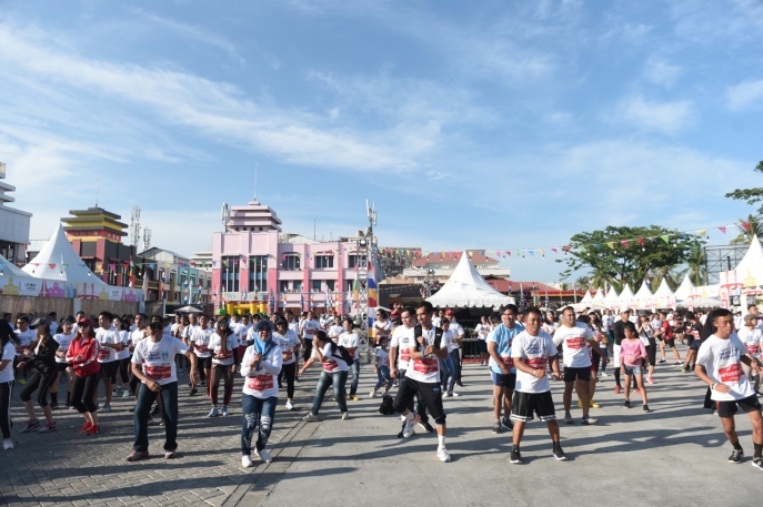 Festival Avanza-Veloz Sebangsa Ajak Ratusan Keluarga Manado Menikmati Akhir Pekan Dengan Gaya Hidup Sehat