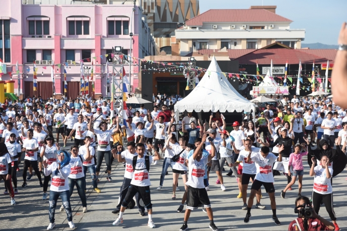 Festival Avanza-Veloz Sebangsa Ajak Ratusan Keluarga Manado Menikmati Akhir Pekan Dengan Gaya Hidup Sehat