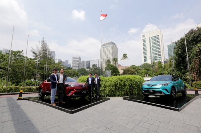 Dorong Pasar Kendaraan Elektrifikasi Toyota Pasarkan C-HR Hybrid Electrified Vehicle