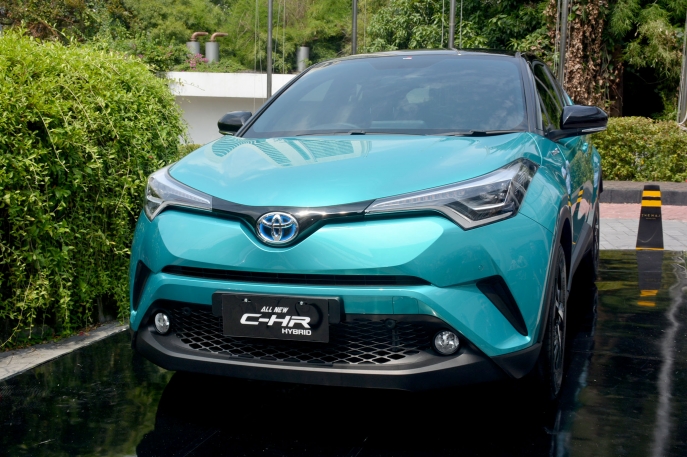 Dorong Pasar Kendaraan Elektrifikasi Toyota Pasarkan C-HR Hybrid Electrified Vehicle