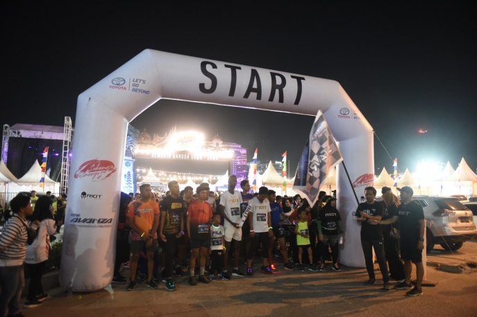 Festival Avanza-Veloz Sebangsa Ajak 500 Pelari Arungi Night Run Sambil Menikmati Kota Makassar