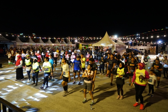 Festival Avanza-Veloz Sebangsa Ajak 500 Pelari Arungi Night Run Sambil Menikmati Kota Makassar