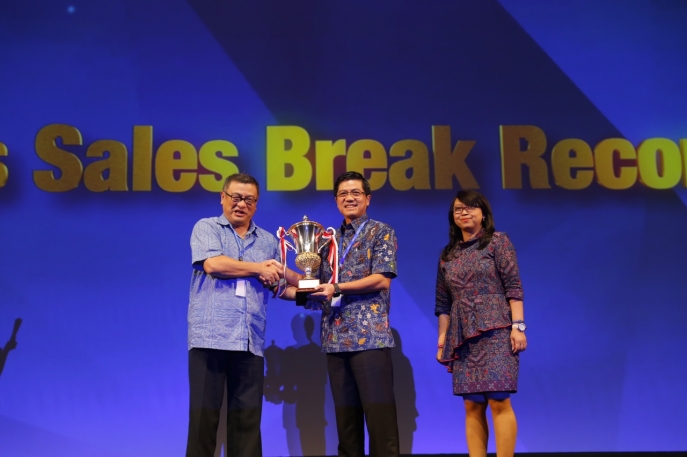 Customer Service Excellence Award : TAM Raih Penghargaan Sebagai Salah Satu Distributor Terbaik Di Dunia Dalam Hal Layanan Pelanggan