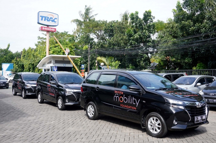 #ToyotaAdaUntukAnda Melanjutkan Bantuan Mobilitas Selama Pandemi Toyota Indonesia Siapkan Layanan Transportasi Terkoneksi bagi Spesimen Pasien COVID-19