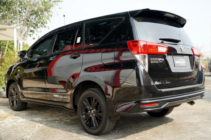 Peringati 75 Tahun Indonesia Merdeka Toyota, Luncurkan Kijang Innova TRD Sportivo Limited dan Sienta Welcab