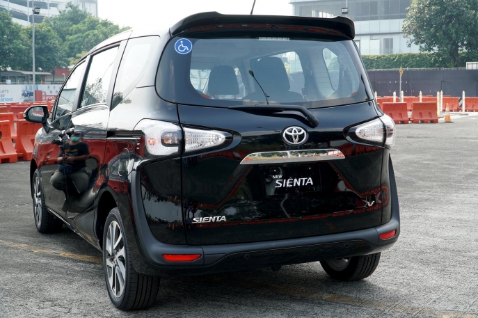 Peringati 75 Tahun Indonesia Merdeka Toyota, Luncurkan Kijang Innova TRD Sportivo Limited dan Sienta Welcab