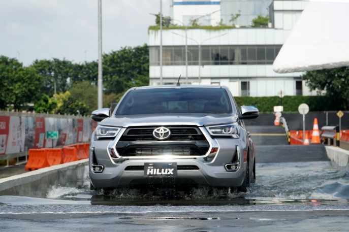 Perkuat Dukungan Mobilitas Komersial di Masa New Normal  Toyota Hadirkan New Hilux dengan Ketangguhan  Sentuhan Ubahan Gagah dan Modern 