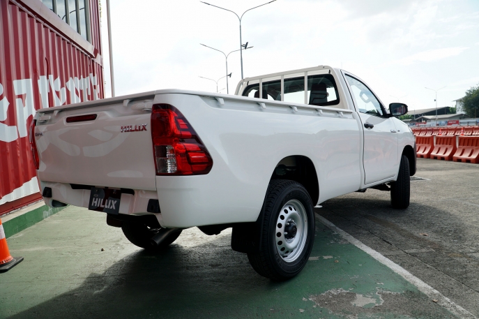 Perkuat Dukungan Mobilitas Komersial di Masa New Normal  Toyota Hadirkan New Hilux dengan Ketangguhan  Sentuhan Ubahan Gagah dan Modern 