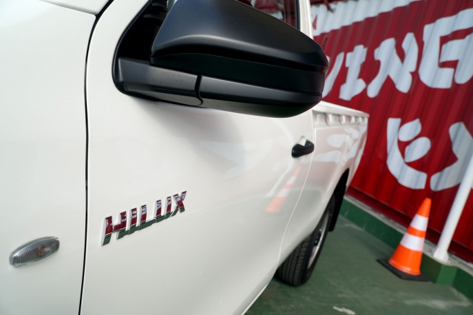 Perkuat Dukungan Mobilitas Komersial di Masa New Normal  Toyota Hadirkan New Hilux dengan Ketangguhan  Sentuhan Ubahan Gagah dan Modern 