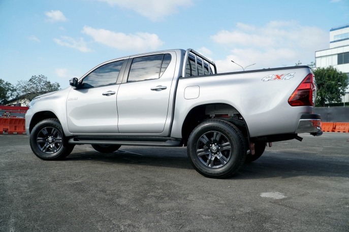 Perkuat Dukungan Mobilitas Komersial di Masa New Normal  Toyota Hadirkan New Hilux dengan Ketangguhan  Sentuhan Ubahan Gagah dan Modern 