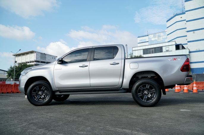 Perkuat Dukungan Mobilitas Komersial di Masa New Normal  Toyota Hadirkan New Hilux dengan Ketangguhan  Sentuhan Ubahan Gagah dan Modern 