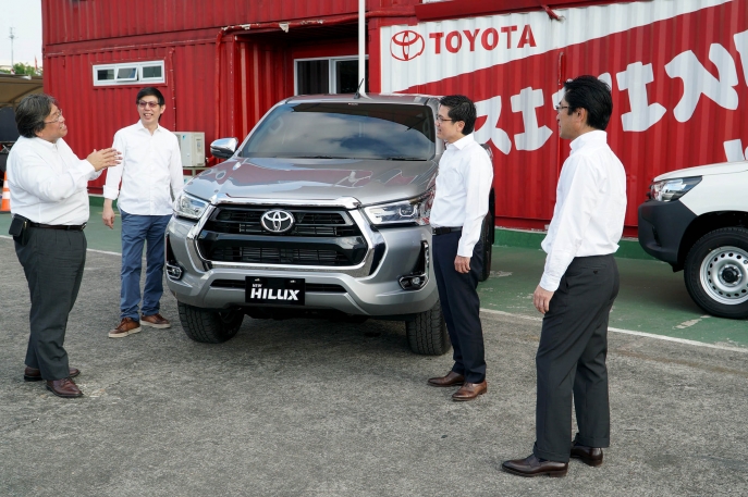 Perkuat Dukungan Mobilitas Komersial di Masa New Normal  Toyota Hadirkan New Hilux dengan Ketangguhan  Sentuhan Ubahan Gagah dan Modern 