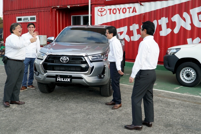 Perkuat Dukungan Mobilitas Komersial di Masa New Normal  Toyota Hadirkan New Hilux dengan Ketangguhan  Sentuhan Ubahan Gagah dan Modern 