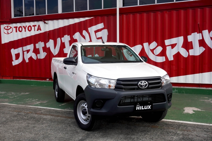 Perkuat Dukungan Mobilitas Komersial di Masa New Normal  Toyota Hadirkan New Hilux dengan Ketangguhan  Sentuhan Ubahan Gagah dan Modern 