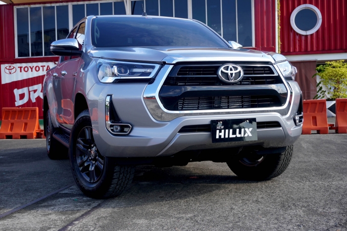 Perkuat Dukungan Mobilitas Komersial di Masa New Normal  Toyota Hadirkan New Hilux dengan Ketangguhan  Sentuhan Ubahan Gagah dan Modern 