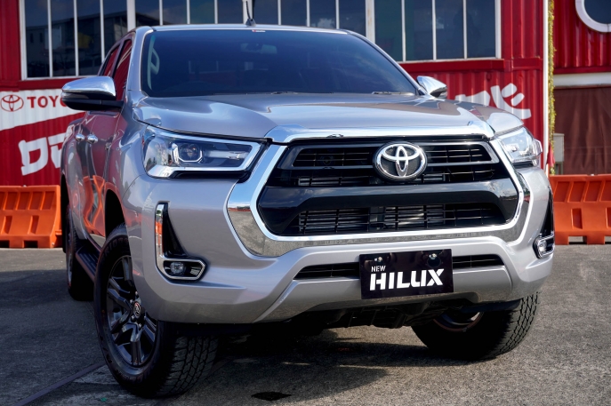 Perkuat Dukungan Mobilitas Komersial di Masa New Normal  Toyota Hadirkan New Hilux dengan Ketangguhan  Sentuhan Ubahan Gagah dan Modern 