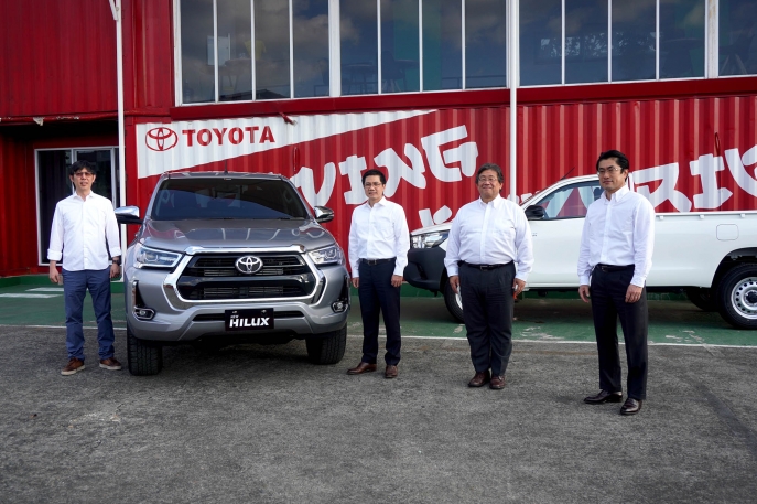 Perkuat Dukungan Mobilitas Komersial di Masa New Normal  Toyota Hadirkan New Hilux dengan Ketangguhan  Sentuhan Ubahan Gagah dan Modern 