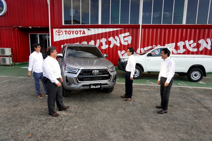 Perkuat Dukungan Mobilitas Komersial di Masa New Normal  Toyota Hadirkan New Hilux dengan Ketangguhan  Sentuhan Ubahan Gagah dan Modern 