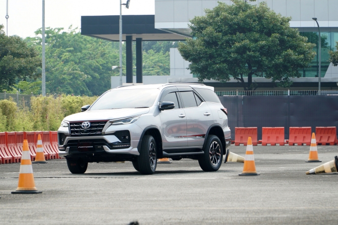 Lengkapi Jajaran Kendaraan IMV di Indonesia, Toyota Hadirkan Dua Produk Legendaris SUV Tangguh New Fortuner dan MPV Keluarga Indonesia New Kijang Innova 