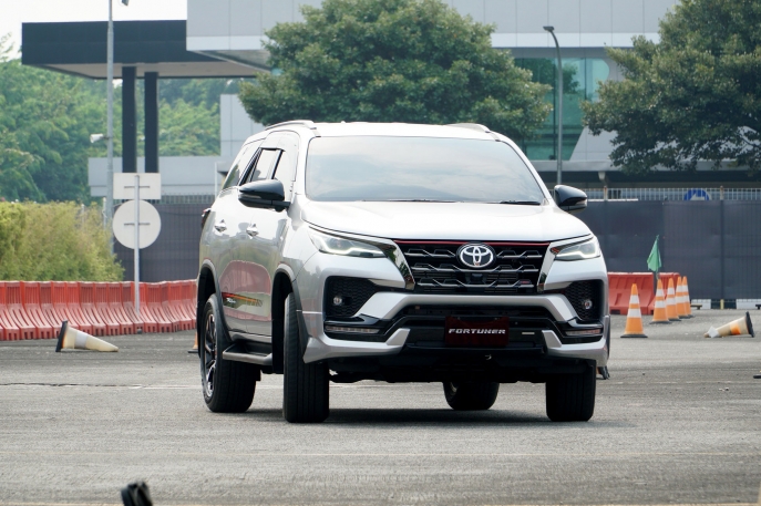 Lengkapi Jajaran Kendaraan IMV di Indonesia, Toyota Hadirkan Dua Produk Legendaris SUV Tangguh New Fortuner dan MPV Keluarga Indonesia New Kijang Innova 