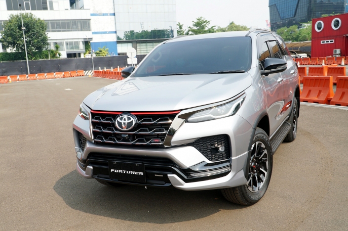 Lengkapi Jajaran Kendaraan IMV di Indonesia, Toyota Hadirkan Dua Produk Legendaris SUV Tangguh New Fortuner dan MPV Keluarga Indonesia New Kijang Innova 