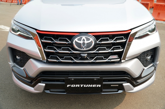 Lengkapi Jajaran Kendaraan IMV di Indonesia, Toyota Hadirkan Dua Produk Legendaris SUV Tangguh New Fortuner dan MPV Keluarga Indonesia New Kijang Innova 