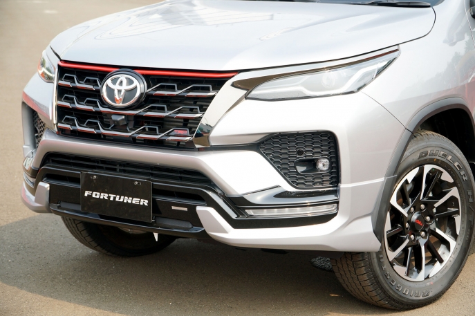 Lengkapi Jajaran Kendaraan IMV di Indonesia, Toyota Hadirkan Dua Produk Legendaris SUV Tangguh New Fortuner dan MPV Keluarga Indonesia New Kijang Innova 