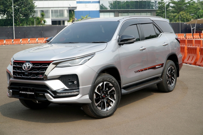 Lengkapi Jajaran Kendaraan IMV di Indonesia, Toyota Hadirkan Dua Produk Legendaris SUV Tangguh New Fortuner dan MPV Keluarga Indonesia New Kijang Innova 