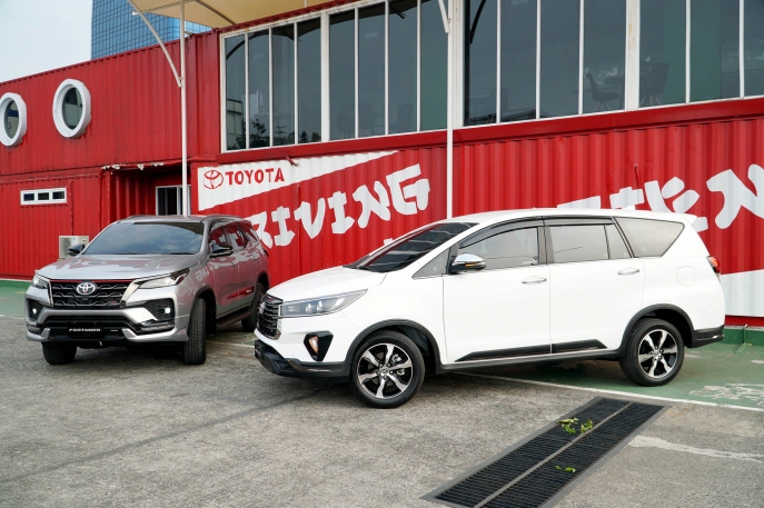 Lengkapi Jajaran Kendaraan IMV di Indonesia, Toyota Hadirkan Dua Produk Legendaris SUV Tangguh New Fortuner dan MPV Keluarga Indonesia New Kijang Innova 