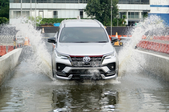 Lengkapi Jajaran Kendaraan IMV di Indonesia, Toyota Hadirkan Dua Produk Legendaris SUV Tangguh New Fortuner dan MPV Keluarga Indonesia New Kijang Innova 