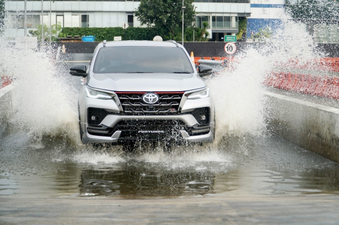 Lengkapi Jajaran Kendaraan IMV di Indonesia, Toyota Hadirkan Dua Produk Legendaris SUV Tangguh New Fortuner dan MPV Keluarga Indonesia New Kijang Innova 